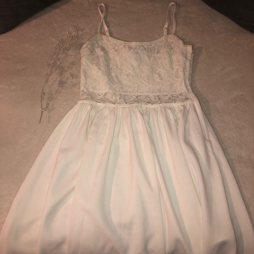 WHITE LACE DRESS KNEEE LENGTH